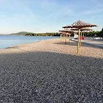 Daire In With Sea View, Terrace, Air Conditioning, Wifi Pirovac