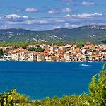 In With Sea View, Terrace, Air Conditioning, Wifi Pirovac