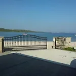 In With Sea View, Terrace, Air Conditioning, Wifi Apartmán Pirovac