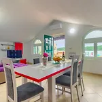 Apartmán In With Sea View, Terrace, Air Conditioning, Wifi Pirovac