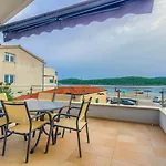 Daire In With Sea View, Terrace, Air Conditioning, Wifi *