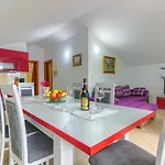 Apartmán In With Sea View, Terrace, Air Conditioning, Wifi Pirovac