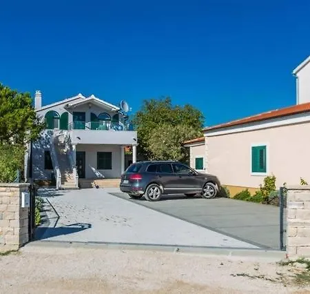 Apartmán In With Sea View, Terrace, Air Conditioning, Wifi Pirovac