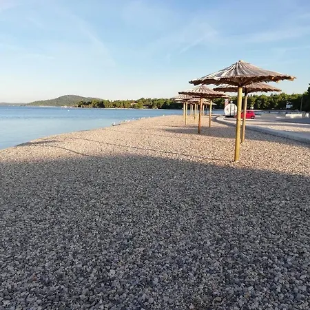 Appartement In With Sea View, Terrace, Air Conditioning, Wifi Pirovac