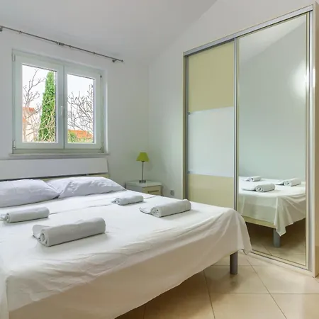 In With Sea View, Terrace, Air Conditioning, Wifi Apartmán *