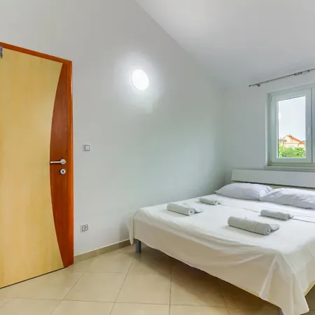 Apartman In With Sea View, Terrace, Air Conditioning, Wifi *
