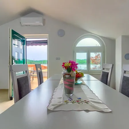 Apartment In With Sea View, Terrace, Air Conditioning, Wifi *