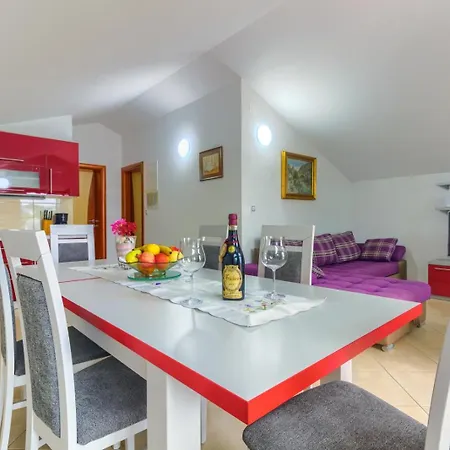 Apartment In With Sea View, Terrace, Air Conditioning, Wifi Pirovac