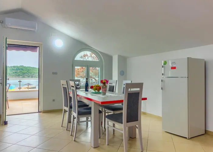 In With Sea View, Terrace, Air Conditioning, Wifi ピロヴァッツ