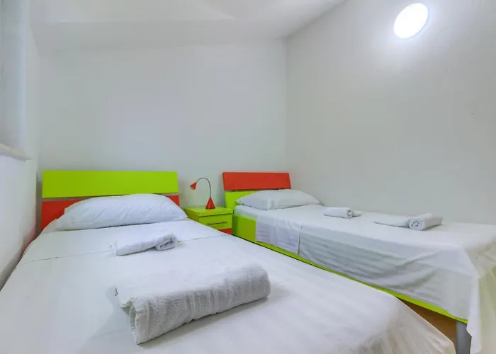 In With Sea View, Terrace, Air Conditioning, Wifi Pirovac