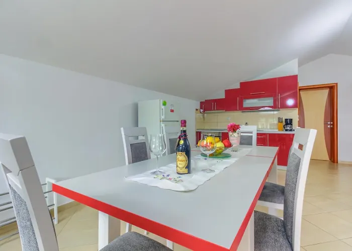 アパート In With Sea View, Terrace, Air Conditioning, Wifi ピロヴァッツ