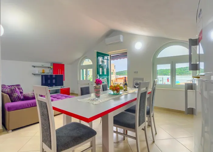 Lejlighed In With Sea View, Terrace, Air Conditioning, Wifi Pirovac